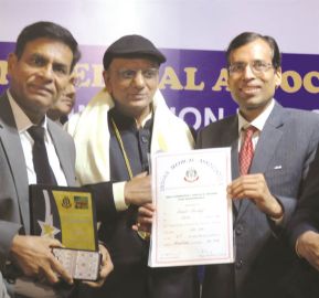 National President of the Indian Medical Association, Dr K.K. Agarwal honoring I.M.A. Kota President Dr. T.C. Acharya and Secretary Dr. Suresh K. Pandey on the occasion of I.M.A. Foundation Day program organized on 7th January 2017 at AIIMS, New Delhi.