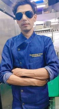 Chef Chhaviraj Pandey.jpeg