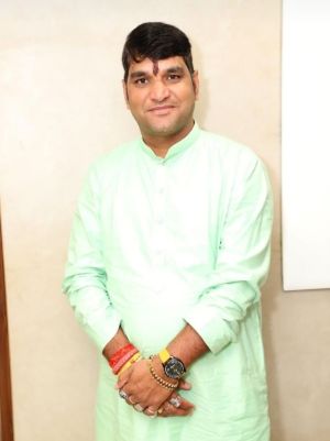 Acharya Abhimanyu Parashar.jpg